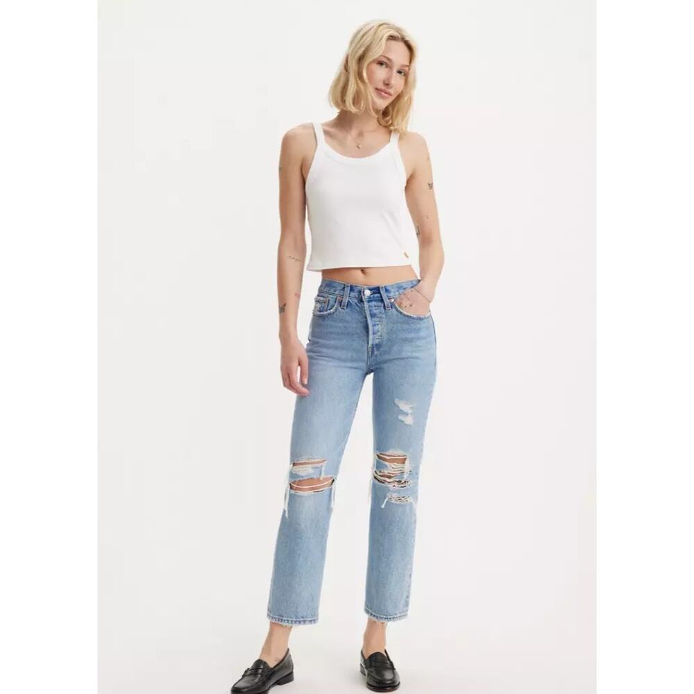 Levi’s Wedgie Straight Jeans 26 Light Wash Cropped Distressed High Rise Minimal